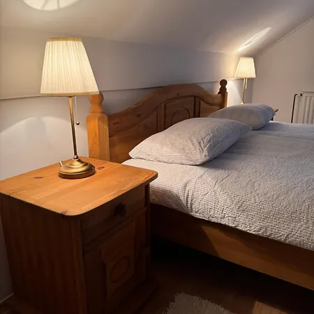 Apartma Pri Ernisi *