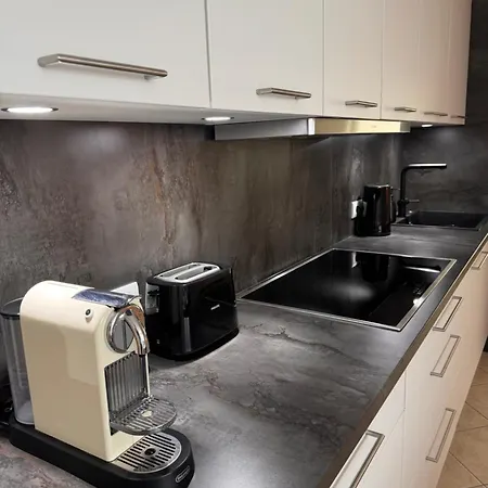 Apartma Pri Ernisi Apartment *