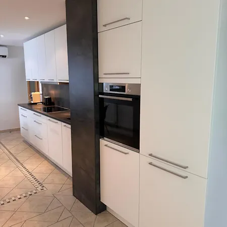 Apartma Pri Ernisi *
